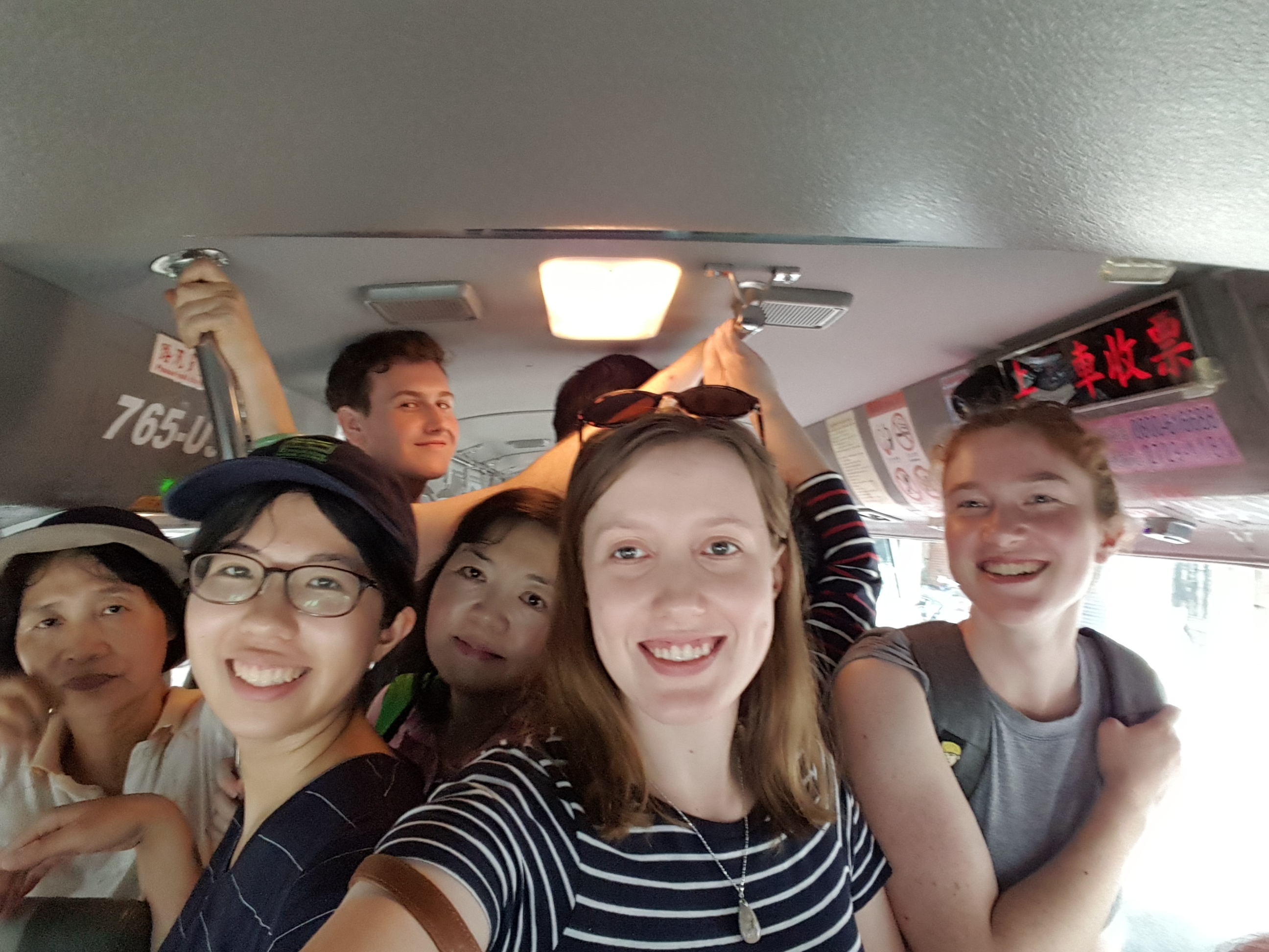 Squeezing onto a local minibus in the mountains of Neihu (內湖), just near Taipei.