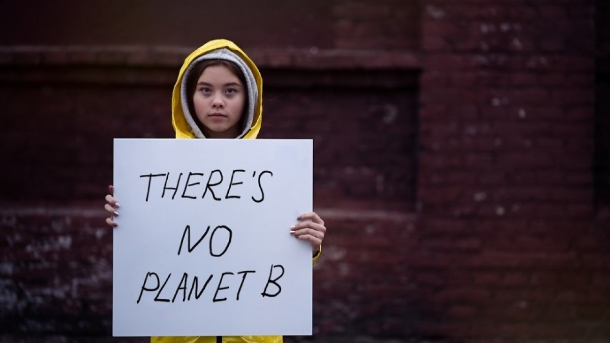 Child holding sign that says &#039;there&#039;s no planet B&#039;