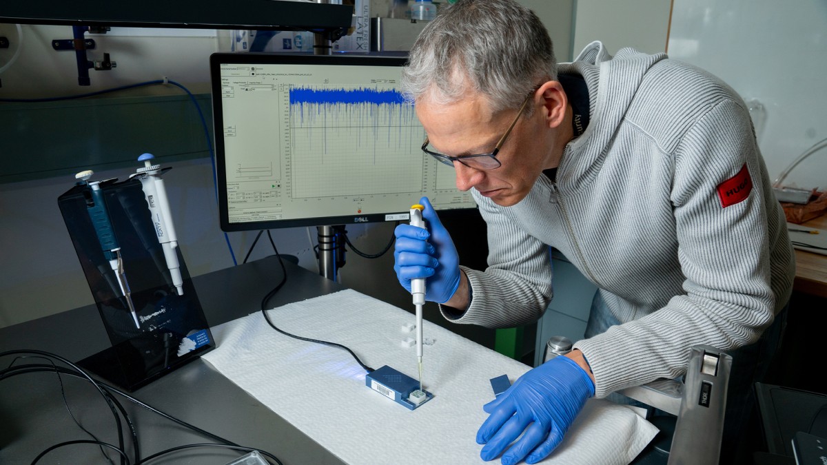 Professor Patrick Kluth in his lab