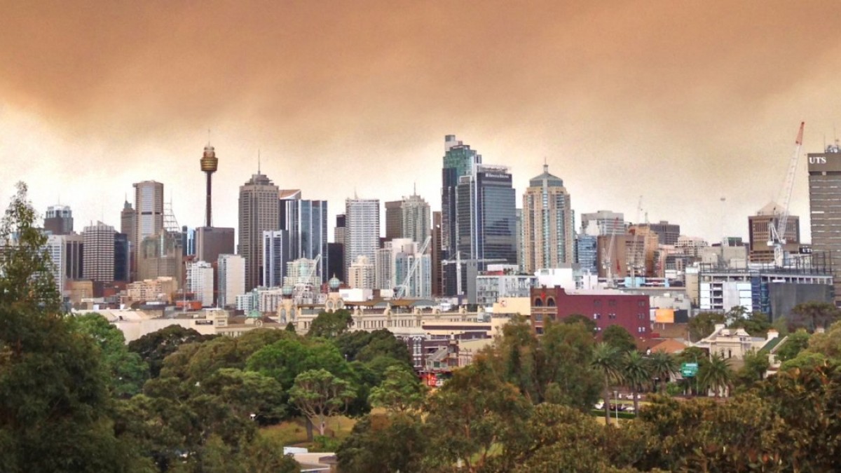 Smoke over Sydney&#039;s skyline